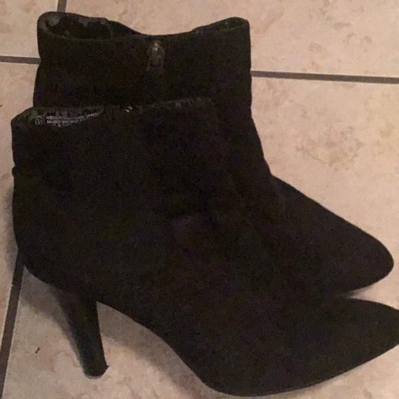 Isaac Mizrahi” Booties, (11)” black 🌸 - Picture 4 of 6